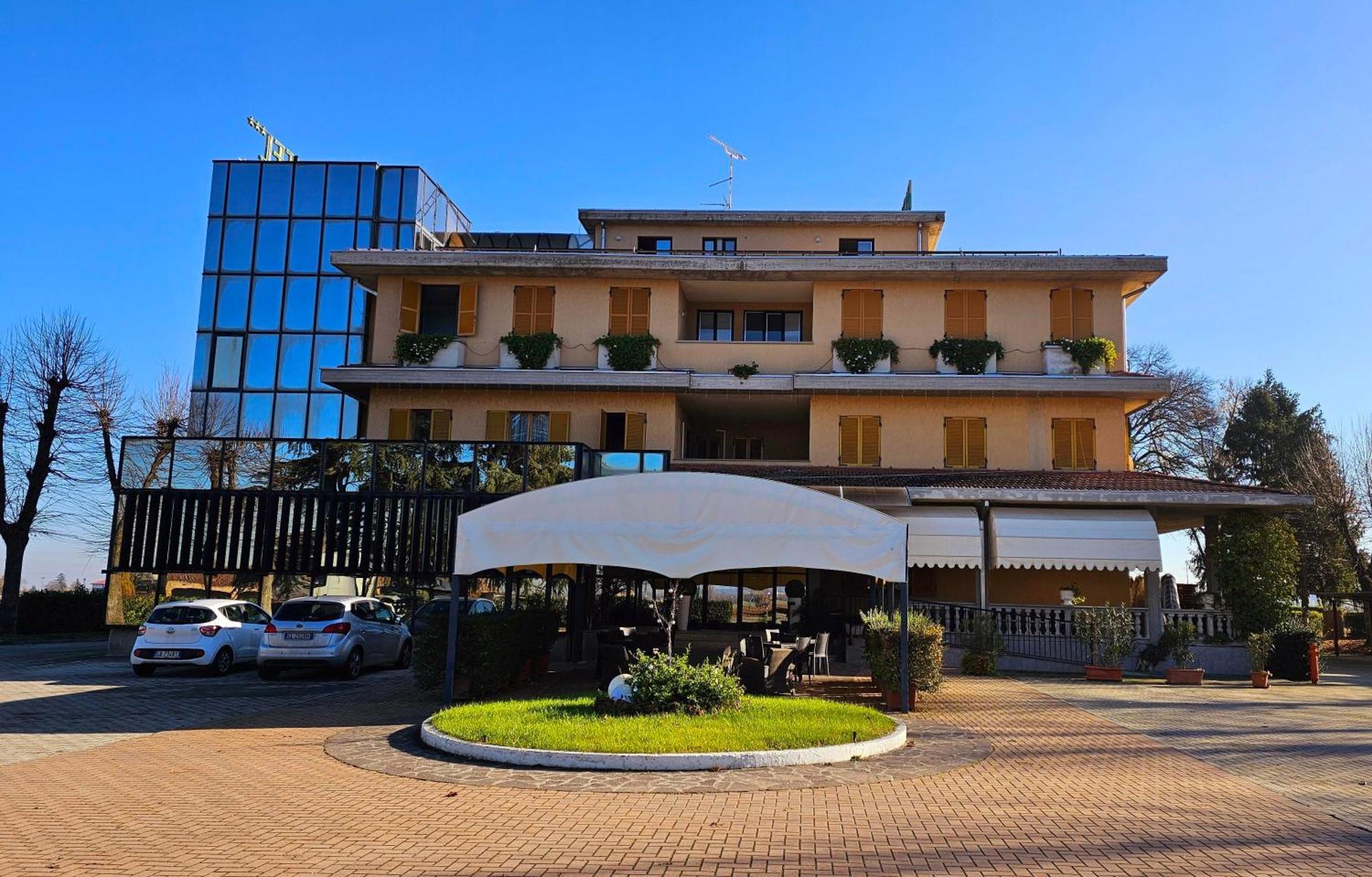 Hotel Ai Tigli Langhirano Exterior photo